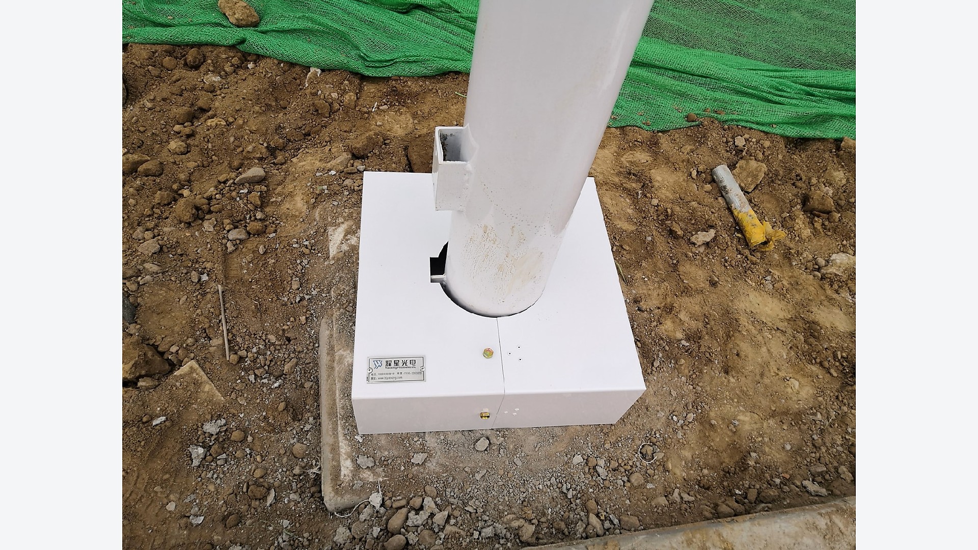 Pole_Base_16x9-tuya-4.jpg