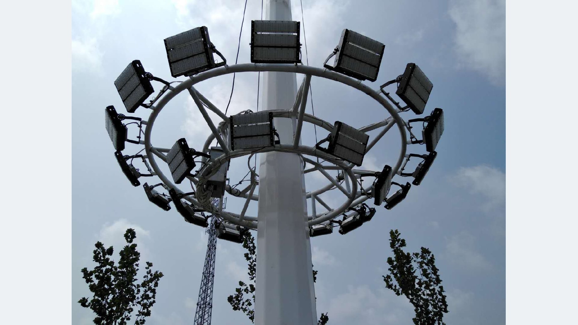 High_Mast_Lighting_Ring_Full_Frame_2048x1152-tuya-4.jpg