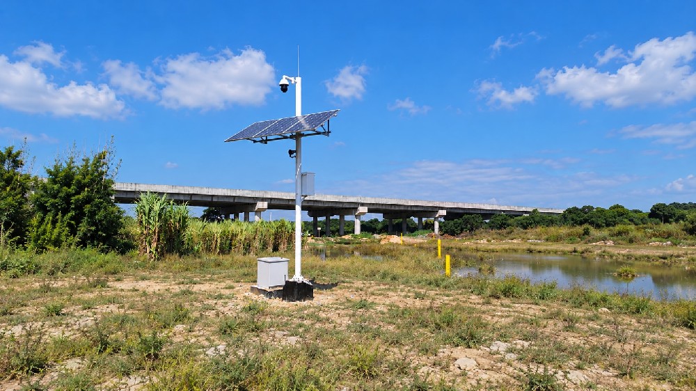 SolarGuard Integrated Off-Grid Solar Surveillance Pole Solution