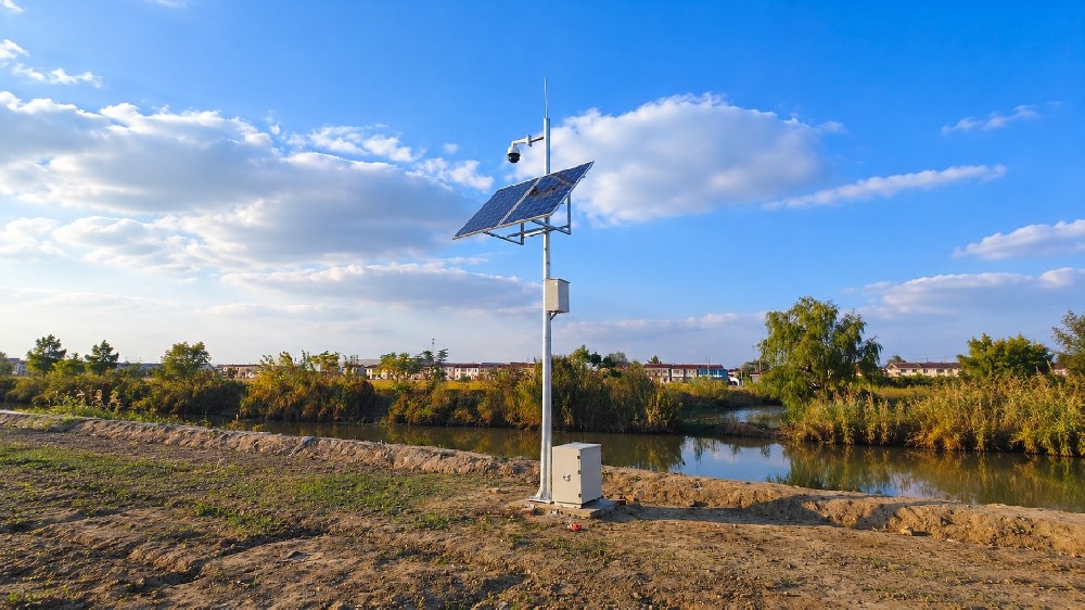 Heavy-Duty Solar-Ready Structure Pole | Multi-Load | Radar & 5G Ready