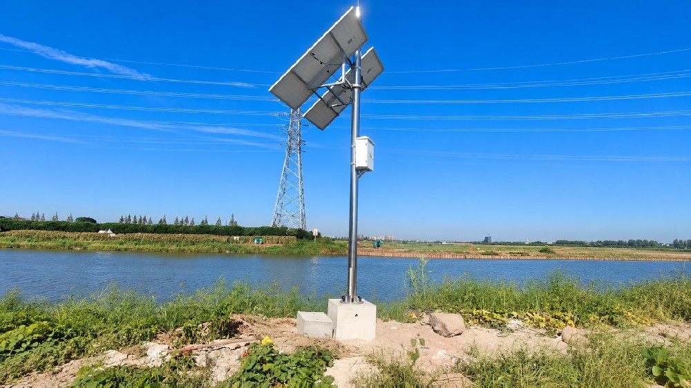 Off-Grid Solar‑Ready CCTV Poles | Heavy-Duty & Standard Series| Carbon Steel & Stainless Steel